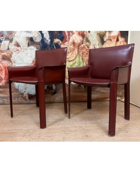 Le village de 58 brocanteurs - Paire de Fauteuils en cuir des années 70 par De Couro of Brazil (signés)