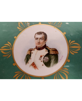 Le village de 58 brocanteurs - Service à thé en porcelaine aux décors de Napoléon, Manufacture Impériale de Sèvres, XIXème