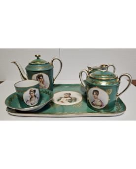 Le village de 58 brocanteurs - Service à thé en porcelaine aux décors de Napoléon, Manufacture Impériale de Sèvres, XIXème