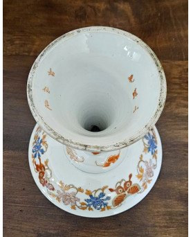 Le village de 58 brocanteurs - Coupe sur piédouche en porcelaine – Décor Imari, Japon fin XIXᵉ siècle