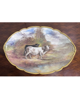 Le village de 58 brocanteurs - Grand plat décoratif en porcelaine peinte à la main – Scène champêtre avec bovins