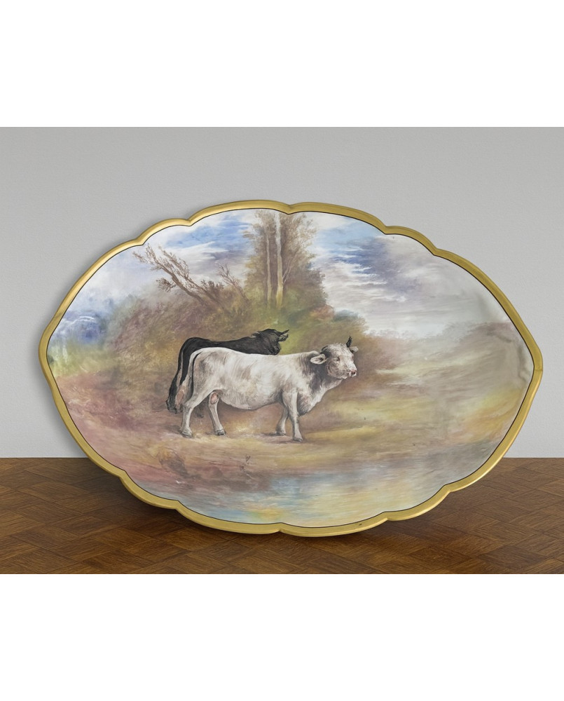 Le village de 58 brocanteurs - Grand plat décoratif en porcelaine peinte à la main – Scène champêtre avec bovins