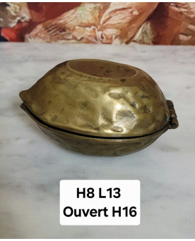 Le village de 58 brocanteurs - Important casse noix en bronze doré