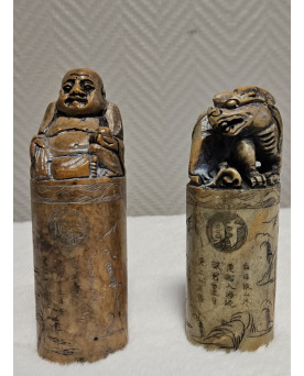 Le village de 58 brocanteurs - Rare et intéressante paire de cachets chinois anciens, sculptés en pierre dure naturelle