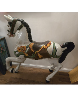 Le village de 58 brocanteurs - Grand cheval de manége carroussel - Art nouveau