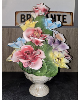 Le village de 58 brocanteurs - Capodimonte : centre de table en barbotine