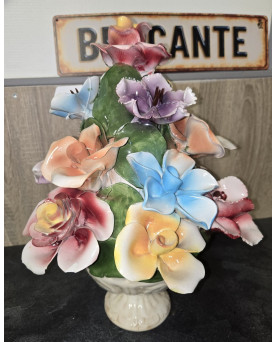 Le village de 58 brocanteurs - Capodimonte : centre de table en barbotine