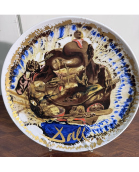 Le village de 58 brocanteurs - Salvador Dali, L'Assiette De Gala, Porcelaine de Rosenthal édition limitée