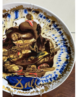 Le village de 58 brocanteurs - Salvador Dali, L'Assiette De Gala, Porcelaine de Rosenthal édition limitée