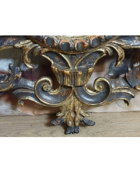 Le village de 58 brocanteurs - miroir ancien de style Louis XV, richement sculpté à décor de rinceaux, coquilles et feuillages