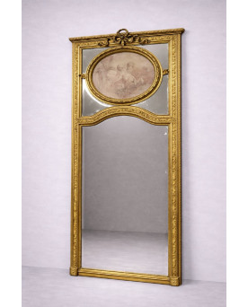 Le village de 58 brocanteurs - Très grand miroir à parecloses, richement sculpté et doré à la feuille, de style Louis XVI