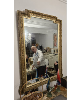 Le village de 58 brocanteurs - grand miroir ancien époque Napoléon III en bois finement sculpté et doré à la feuille