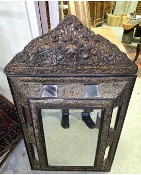 Le village de 58 brocanteurs - miroir ancien en cuivre repoussé et patiné époque Napoléon III