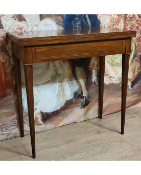 Le village de 58 brocanteurs - Table a jeux époque Louis XVI en acajou et marquéterie