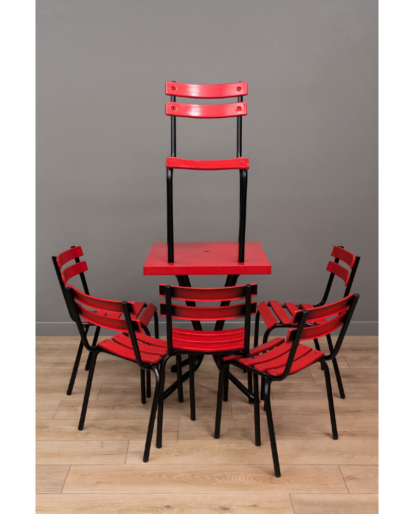Le village de 58 brocanteurs - ensemble complet table + 4 chaises style bistrot,en bois peint rouge et structure en métal noir