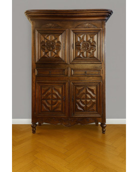 Le village de 58 brocanteurs - cabinet quatre volets époque XVIII eme en noyer massif