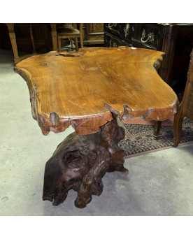 Le village de 58 brocanteurs - Table en bois d'olivier sculpté, réalisée à partir d’une racine