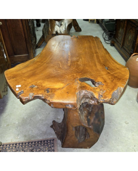 Le village de 58 brocanteurs - Table en bois d'olivier sculpté, réalisée à partir d’une racine