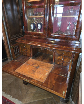 Le village de 58 brocanteurs -bibliothèque–commode-secrétaire Anglaise en acajou, de style Empire ou Restauration