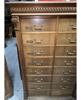 Le village de 58 brocanteurs - meuble de metier ancien en bois massif, de style Renaissance
