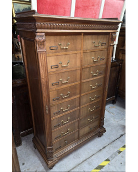 Le village de 58 brocanteurs - meuble de metier ancien en bois massif, de style Renaissance