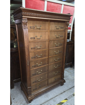 Le village de 58 brocanteurs - meuble de metier ancien en bois massif, de style Renaissance