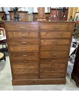 Le village de 58 brocanteurs - Ancien meuble de metier a tiroirs en chene massif époque XIXeme