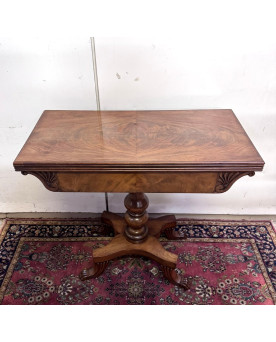 Le village de 58 brocanteurs - Angleterre XIXeme : table a jeux style Charles X en acajou blond