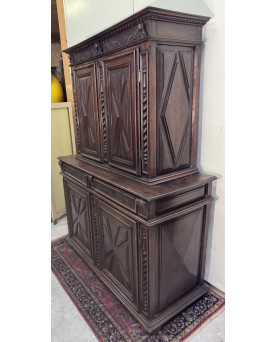 Le village de 58 brocanteurs - Buffet à Quatre Volets époque Louis XIII en noyer massif
