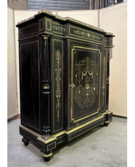 Le village de 58 brocanteurs - Meuble "Boulle" a hauteur d'appui en marqueterie de laiton doré époque Napoléon III