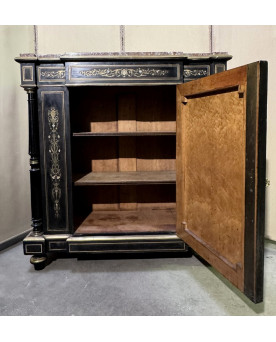Le village de 58 brocanteurs - Meuble "Boulle" a hauteur d'appui en marqueterie de laiton doré époque Napoléon III