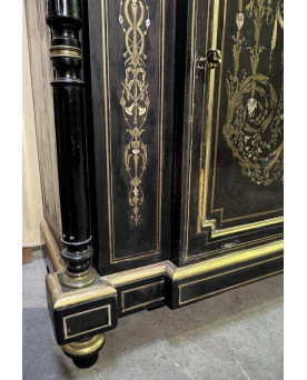 Le village de 58 brocanteurs - Meuble "Boulle" a hauteur d'appui en marqueterie de laiton doré époque Napoléon III