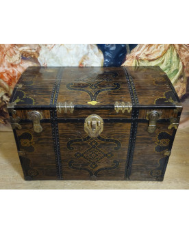 Le village de 58 brocanteurs - Rare malle de voyage en métal en faux semblant de bois décoré –époque Napoléon III