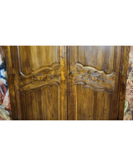 Le village de 58 brocanteurs - Façade d'armoire époque Louis XV, éléments d'architecture en bois massif, richement sculptée