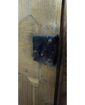 Le village de 58 brocanteurs - Façade d'armoire époque Louis XV, éléments d'architecture en bois massif, richement sculptée