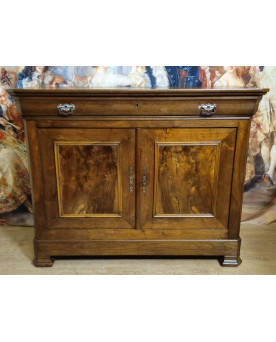 Le village de 58 brocanteurs - buffet bas a doucine époque Louis Philippe en noyer