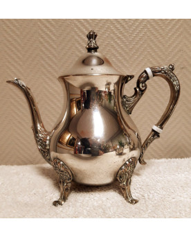 Le village de 58 brocanteurs - service à café et thé en métal argenté comprenant une cafetière, une théière et un sucrier