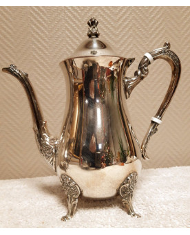 Le village de 58 brocanteurs - service à café et thé en métal argenté comprenant une cafetière, une théière et un sucrier