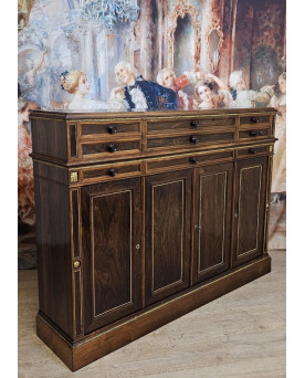 Le village de 58 brocanteurs - Buffet en enfilade en palissandre époque Charles X, de belle qualité d’ébénisterie