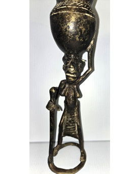 Le village de 58 brocanteurs - Rare ensemble de 3 statues africaines en bronze, représentant des personnages anthropomorphes