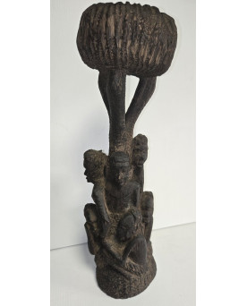 Le village de 58 brocanteurs - Afrique centrale XIXe : sculpture en bois massif, taillée dans un seul bloc