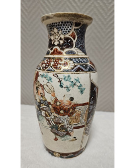 Le village de 58 brocanteurs - ensemble de trois pièces en céramique japonaise de style Satsuma