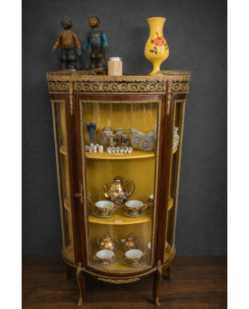 Le village de 58 brocanteurs - Vitrine de style Louis XV / Napoléon III en acajou et bronze doré – Époque fin XIXe