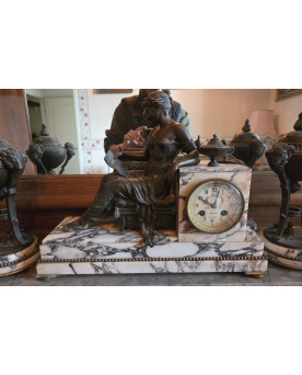 Le village de 58 brocanteurs - Garniture de Pendule de cheminée trois piéces en régule – Époque XIXᵉ siècle