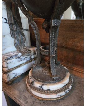 Le village de 58 brocanteurs - Garniture de Pendule de cheminée trois piéces en régule – Époque XIXᵉ siècle