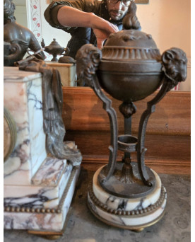 Le village de 58 brocanteurs - Buffet époque Empire en noyer