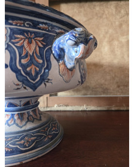 Le village de 58 brocanteurs - Coupe / vasque en faïence de Nevers – Antoine Montagnon, XIXᵉ siècle