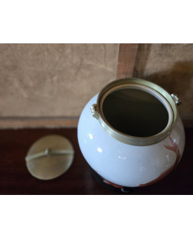 Le village de 58 brocanteurs - Japon XXeme : Vase en porcelaine à décor de carpes Koi
