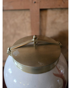 Le village de 58 brocanteurs - Japon XXeme : Vase en porcelaine à décor de carpes Koi