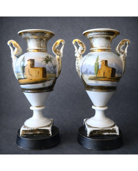 Le village de 58 brocanteurs - Paire de vases balustres Empire en porcelaine de Paris – Décor de paysages